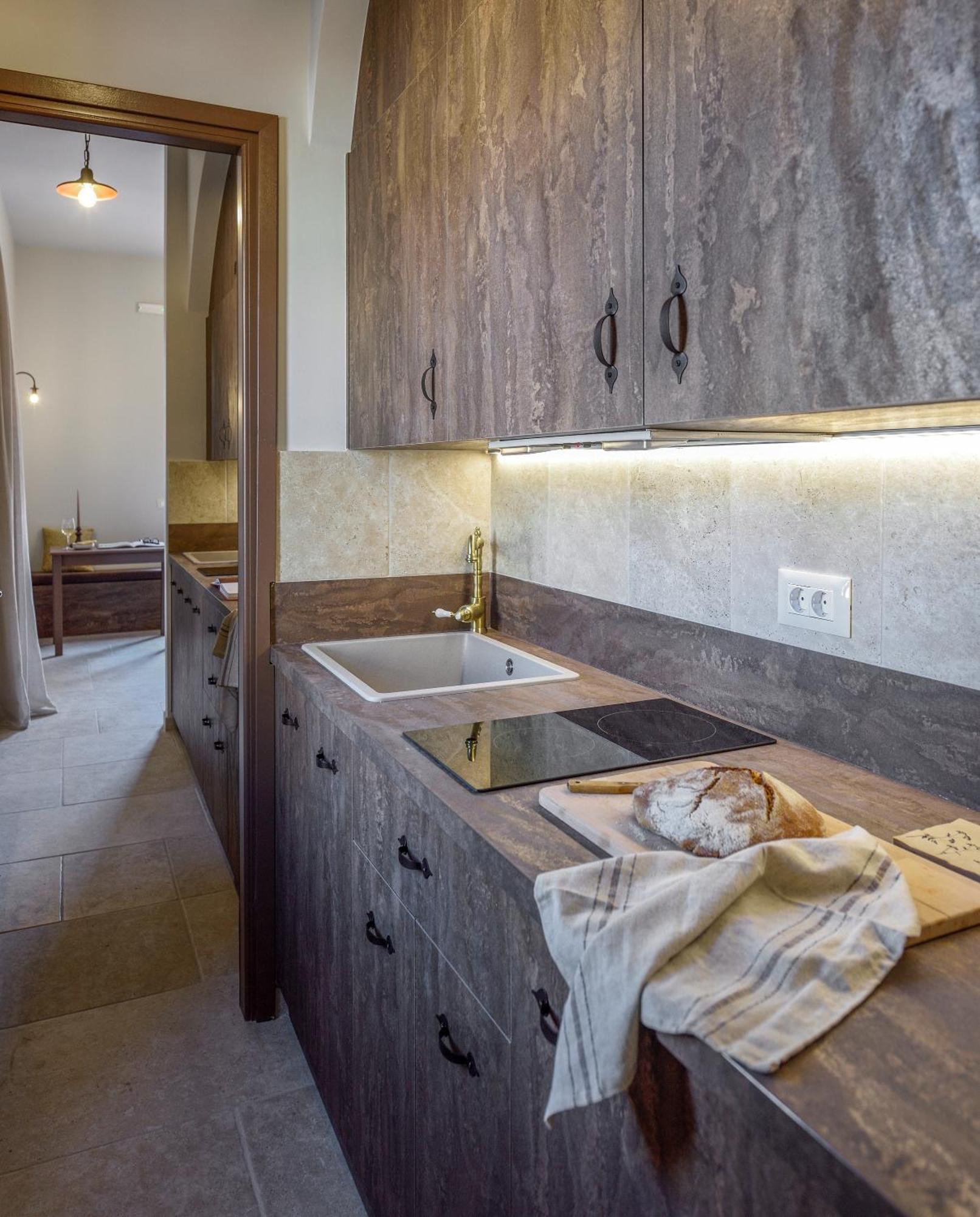 Spanish Knights Inn Rhodes City ภายนอก รูปภาพ