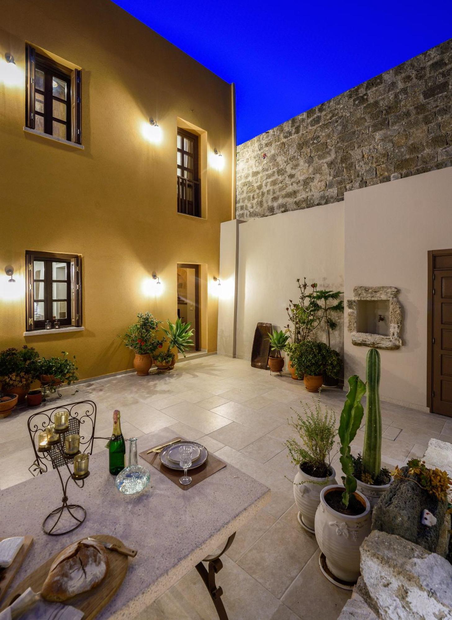 Spanish Knights Inn Rhodes City ภายนอก รูปภาพ